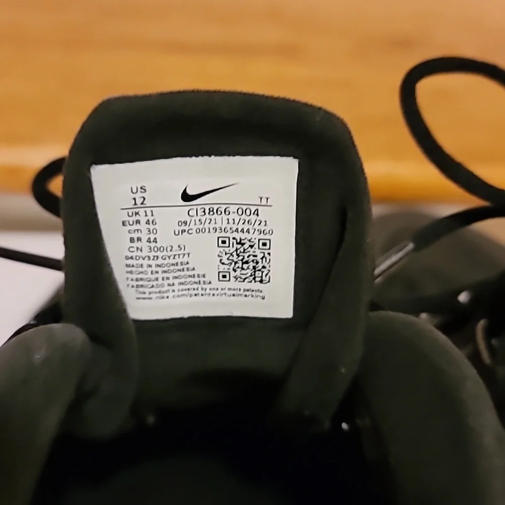 Nike Airmax 270 React - Picture 8 of 11